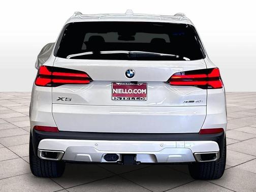 Mineral White Metallic 2026 BMW X5 xDrive40i