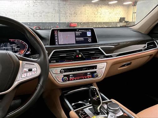 Cashmere Silver Metallic 2022 BMW 740 i