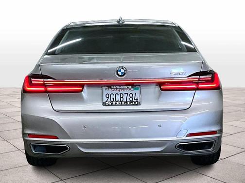 Cashmere Silver Metallic 2022 BMW 740 i