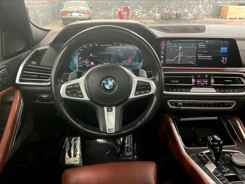 Mineral White Metallic 2022 BMW X6 M50i