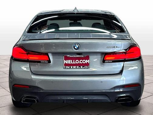 Skyscraper Gray Metallic 2023 BMW 530e 530e