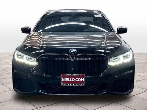 Black Sapphire Metallic 2022 BMW 740 i