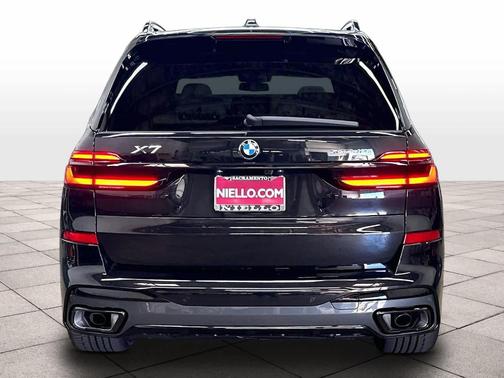 Black Sapphire Metallic 2027 BMW X7 xDrive40i