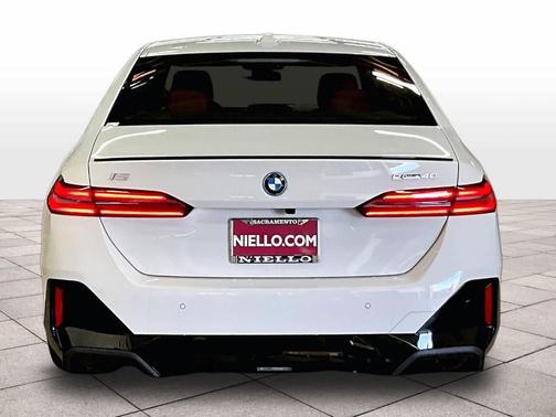 Alpine White 2026 BMW i5 eDrive40
