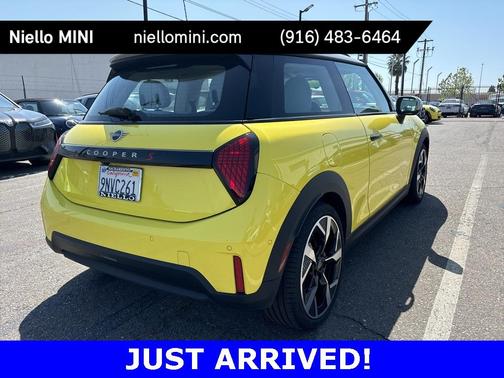 2025 MINI Hardtop ICONIC