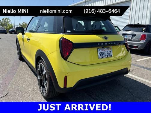 2025 MINI Hardtop ICONIC