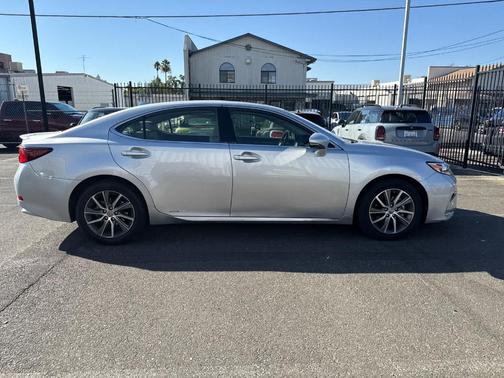 2016 Lexus ES 300h Base