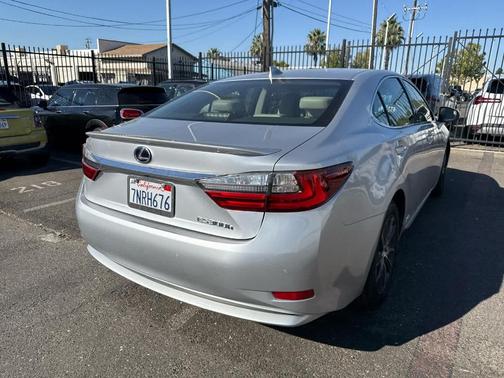 2016 Lexus ES 300h Base