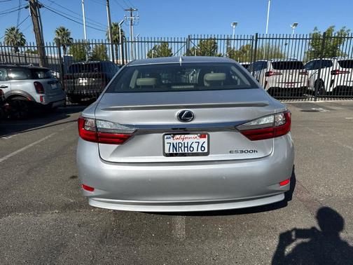 2016 Lexus ES 300h Base