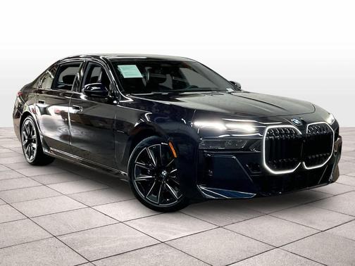 2025 BMW 740 i