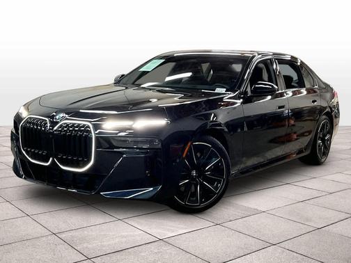 2025 BMW 740 i