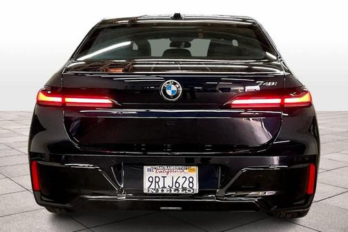 2025 BMW 740 i