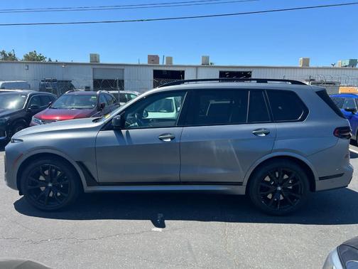 2024 BMW X7 M60i