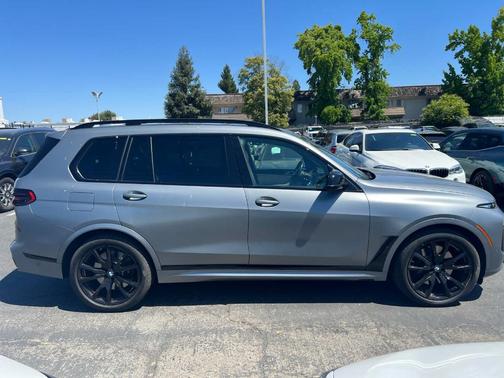 2024 BMW X7 M60i