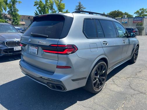 2024 BMW X7 M60i