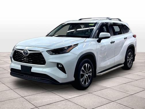 Wind Chill Pearl 2022 Toyota Highlander Hybrid XLE