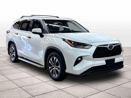 Wind Chill Pearl 2022 Toyota Highlander Hybrid XLE