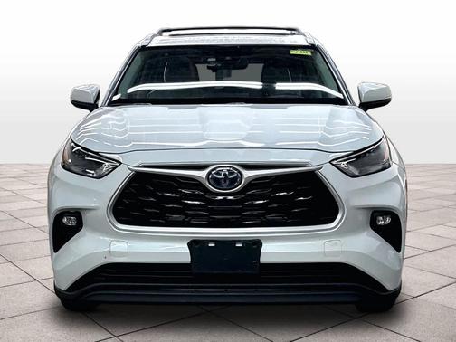 Wind Chill Pearl 2022 Toyota Highlander Hybrid XLE