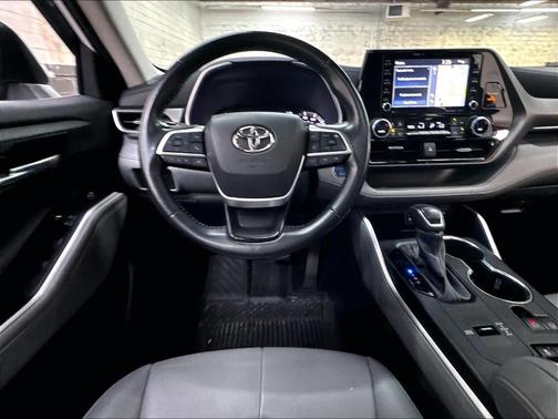 Wind Chill Pearl 2022 Toyota Highlander Hybrid XLE