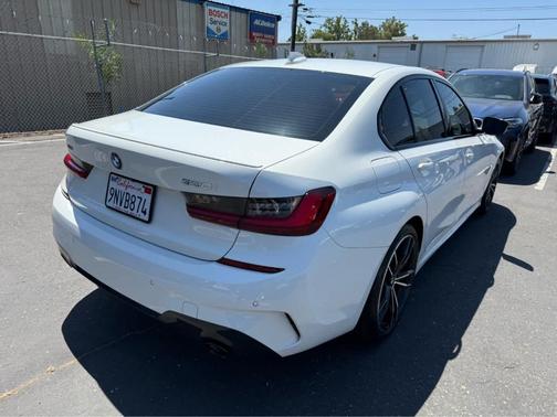 2022 BMW 330 i xDrive