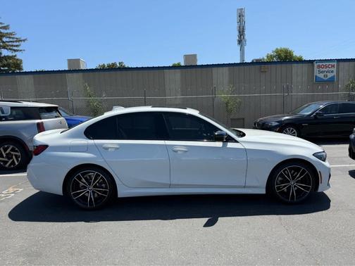 2022 BMW 330 i xDrive