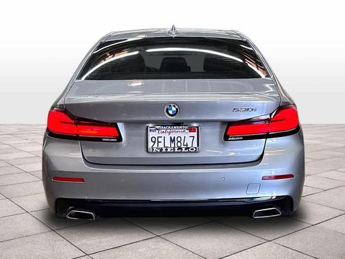 Skyscraper Gray Metallic 2023 BMW 530 i
