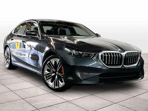 Dark Graphite Metallic 2026 BMW 530 i