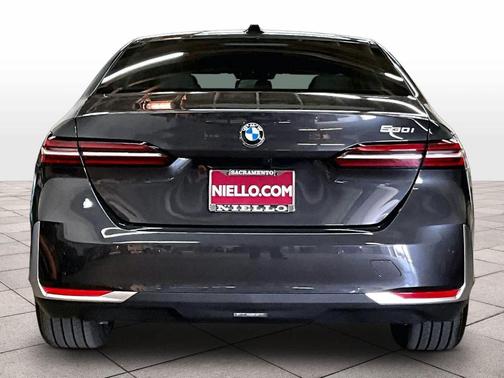 Dark Graphite Metallic 2026 BMW 530 i