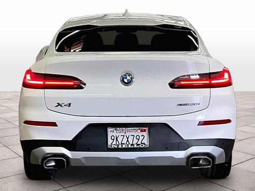 2024 BMW X4 xDrive30i