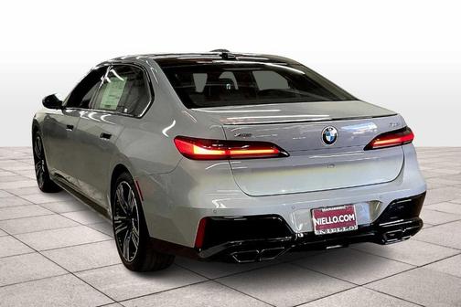 2025 BMW 760 760i xDrive