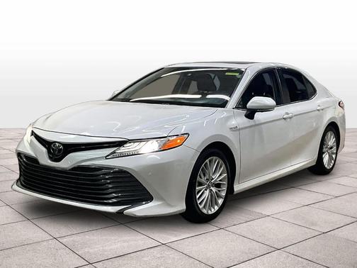 Wind Chill Pearl 2018 Toyota Camry Hybrid XLE