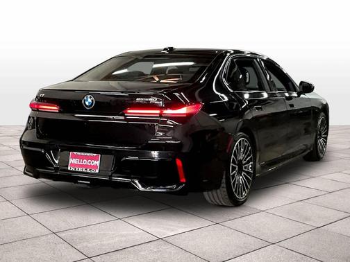 Black Sapphire Metallic 2026 BMW i7 EDrive50