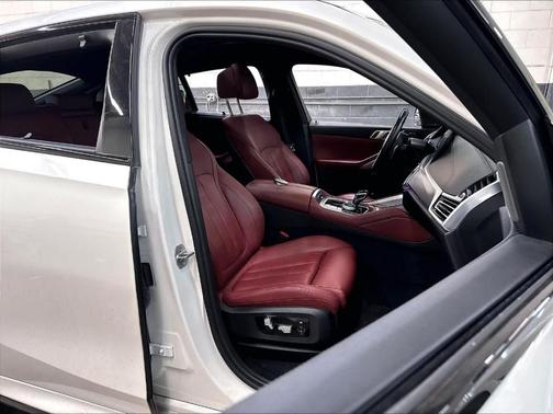 Mineral White Metallic 2022 BMW X6 xDrive40i