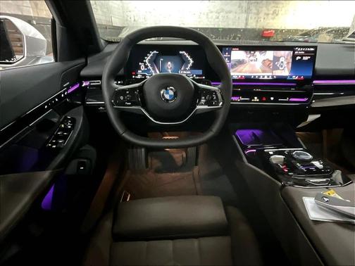 Mineral White Metallic 2026 BMW 530 i