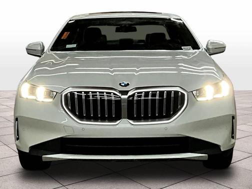 Mineral White Metallic 2026 BMW 530 i