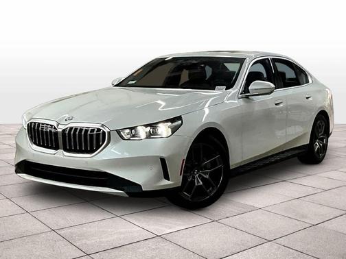 Mineral White Metallic 2026 BMW 530 i