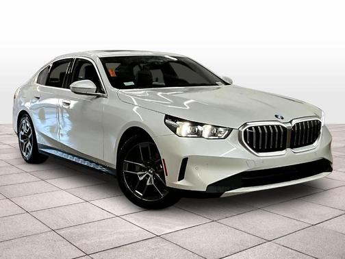Mineral White Metallic 2026 BMW 530 i