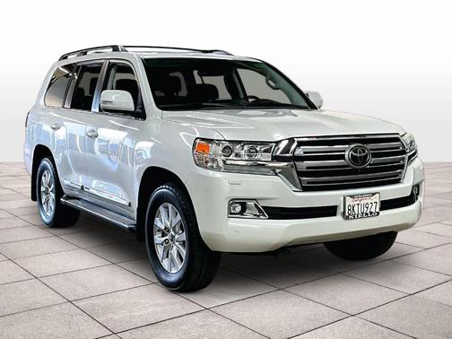 Blizzard Pearl 2019 Toyota Land Cruiser V8