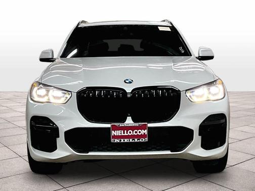 Mineral White Metallic 2023 BMW X5 M50i