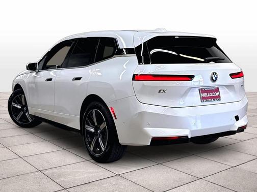 Mineral White Metallic 2026 BMW iX xDrive45