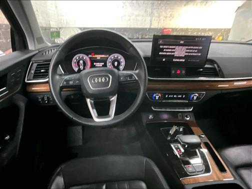 Mythos Black Metallic 2023 Audi Q5 40 Premium Plus