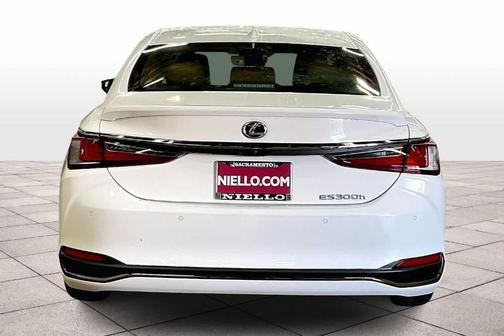 2023 Lexus ES 300h ES 300h