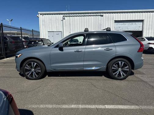 2023 Volvo XC60 B5 Plus Bright Theme
