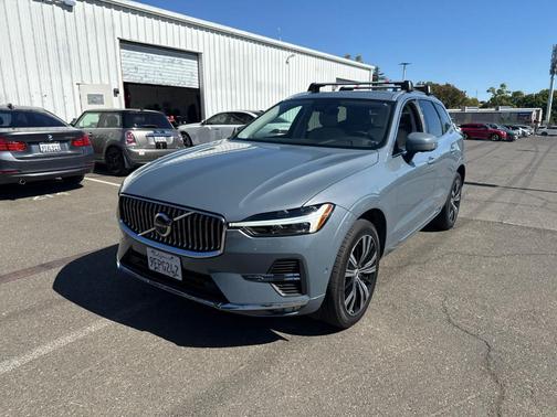 2023 Volvo XC60 B5 Plus Bright Theme