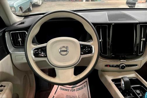 2023 Volvo XC60 B5 Plus Bright Theme