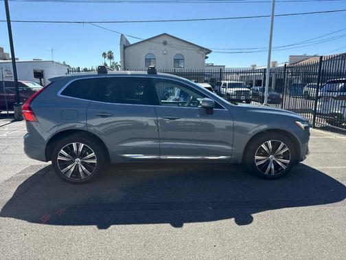 2023 Volvo XC60 B5 Plus Bright Theme
