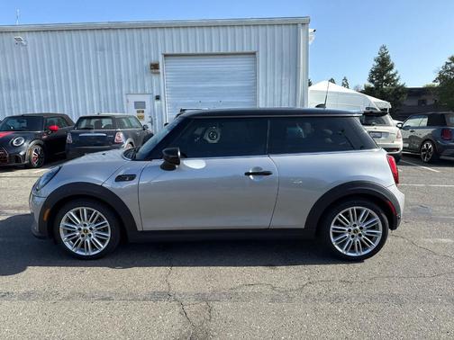 2024 MINI SE Hardtop Cooper