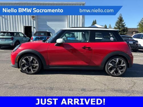 2025 MINI Hardtop ICONIC