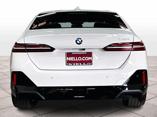 Alpine White 2026 BMW 530 i