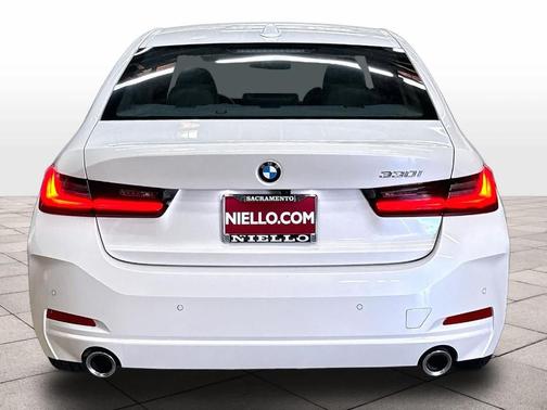 Mineral White Metallic 2025 BMW 330 i